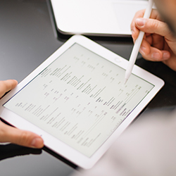 crop-employee-with-tablet-pencil